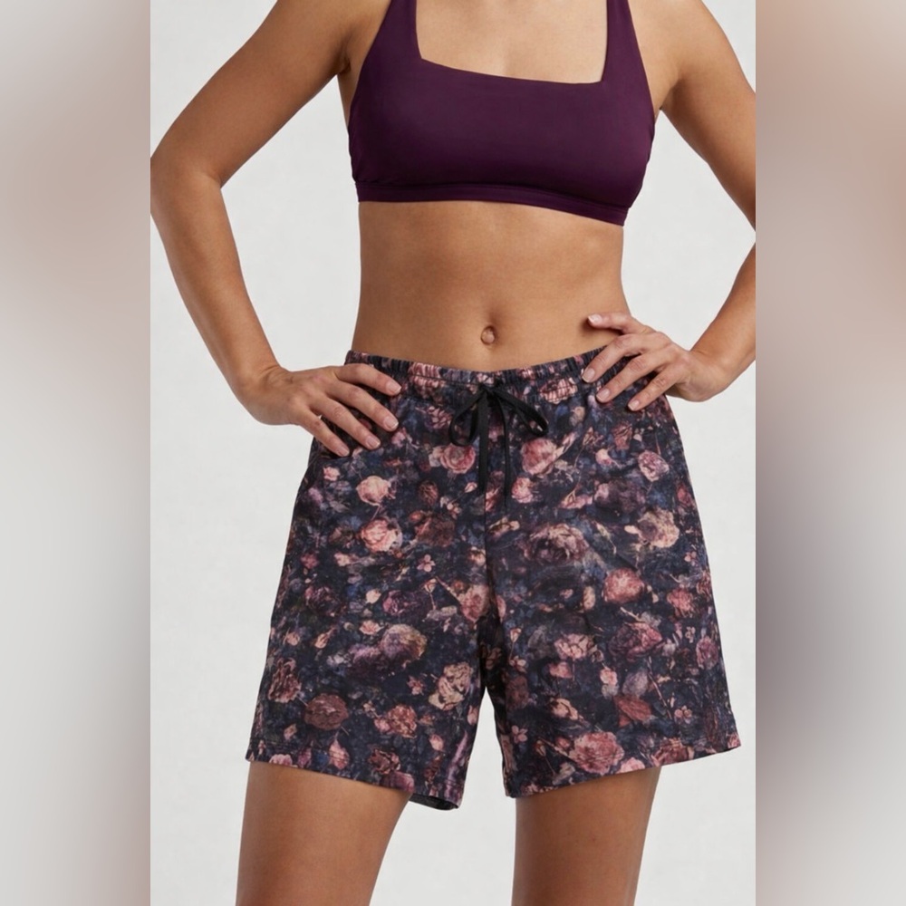 Lululemon Shorts Small Pace Breaker Lined 9" Inseam Floral Flowers LM7ADJS